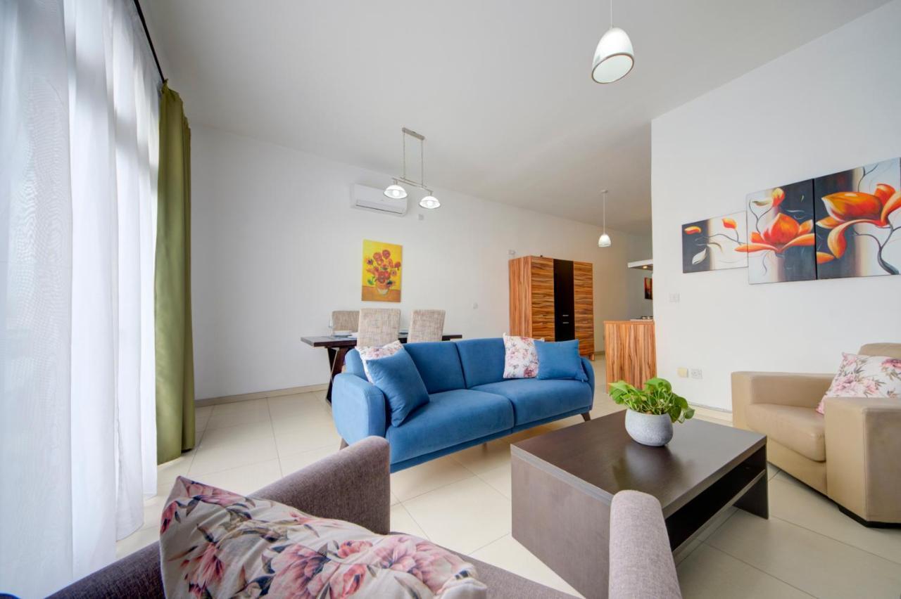 St Julians 2 Bedroom Apartment With Commanding Seaviews By Shortletsmalta Сент Джулианс Экстерьер фото