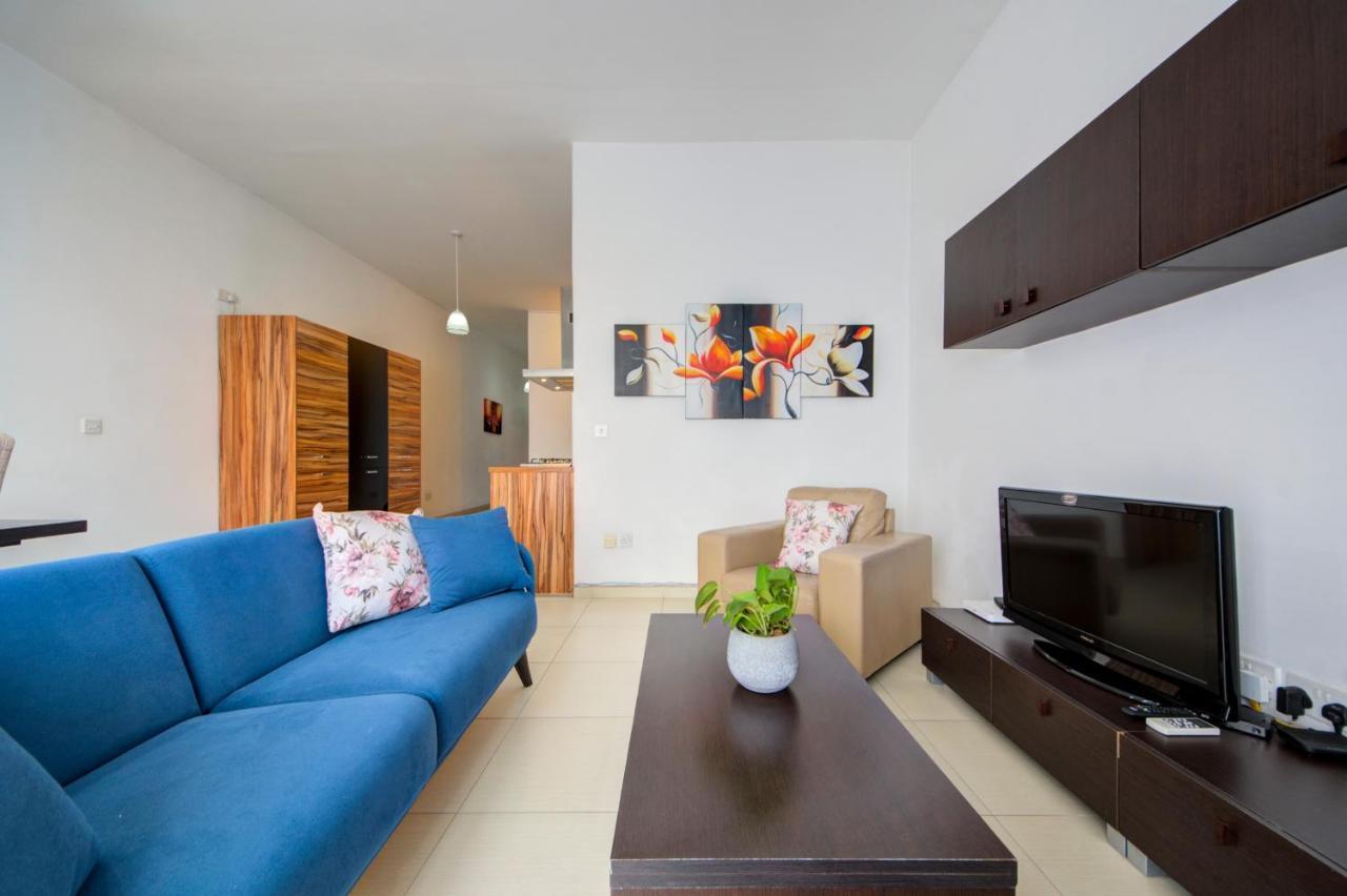 St Julians 2 Bedroom Apartment With Commanding Seaviews By Shortletsmalta Сент Джулианс Экстерьер фото