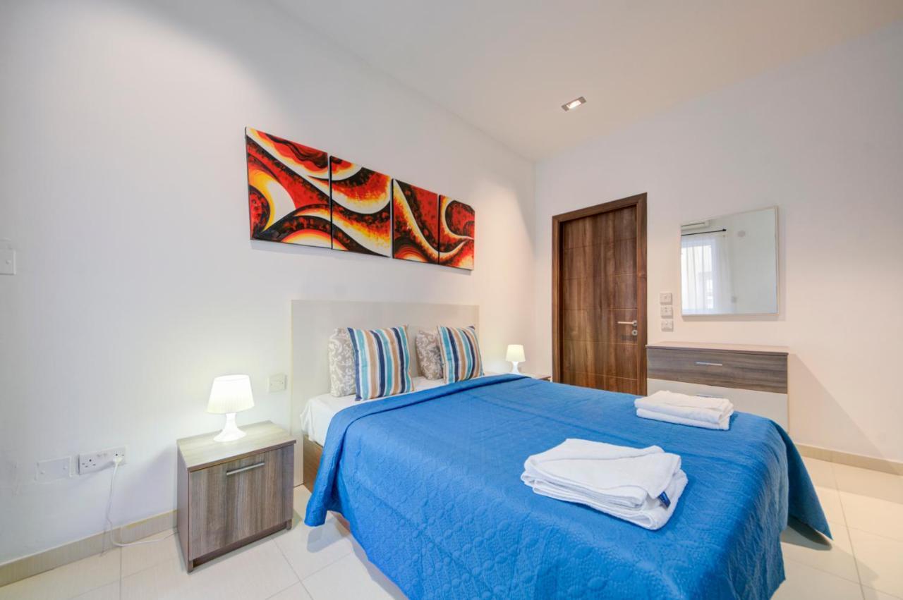 St Julians 2 Bedroom Apartment With Commanding Seaviews By Shortletsmalta Сент Джулианс Экстерьер фото
